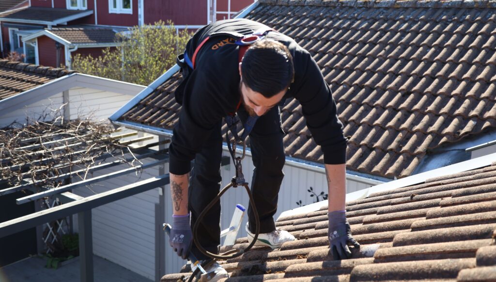 Tegeltakstvätt i Västerås